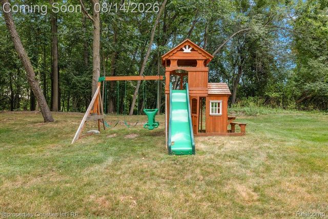 4740 W Wickford, Bloomfield Hills, MI 48302