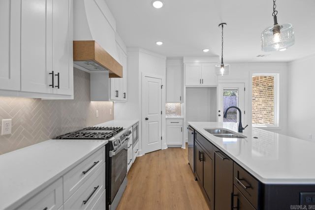 3881 Spencer Crossing Drive, Benton, AR 72019