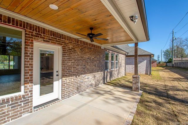 3881 Spencer Crossing Drive, Benton, AR 72019