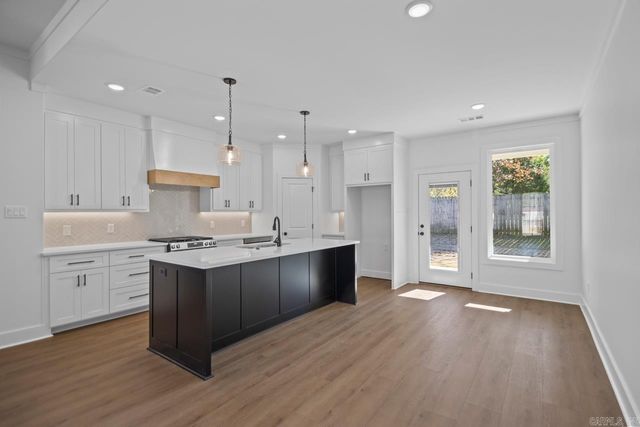 3881 Spencer Crossing Drive, Benton, AR 72019