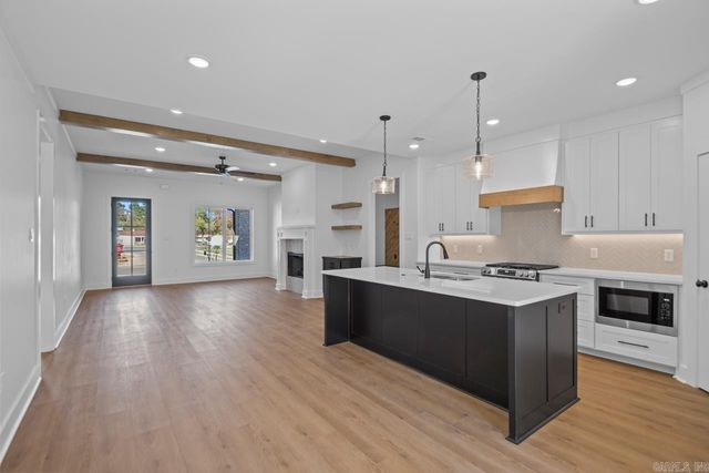 3881 Spencer Crossing Drive, Benton, AR 72019