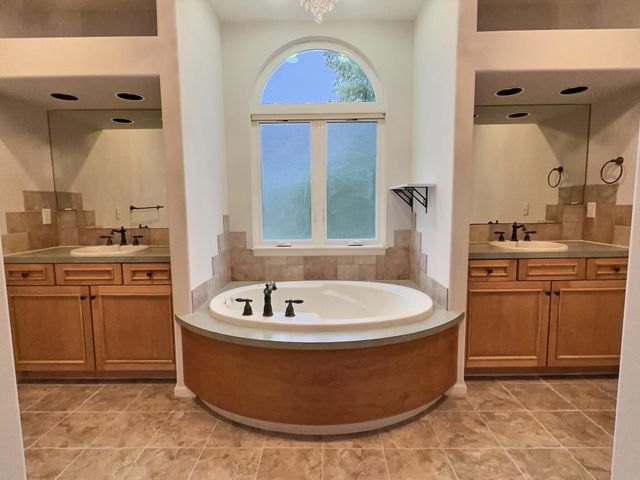 4602 N Spyglass, Wichita, KS 67226