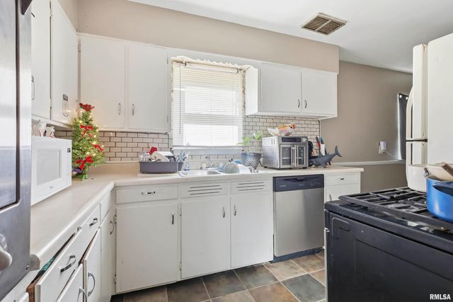 1628 25TH Avenue, Rock Island, IL 61201