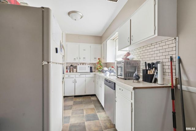 1628 25TH Avenue, Rock Island, IL 61201