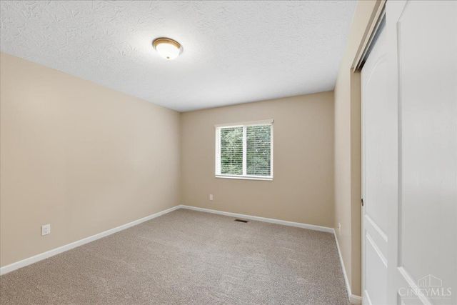 6527 Thistle Grove, Hamilton Twp, OH 45152