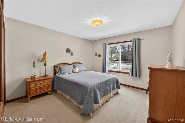 10696 Parker Court, South Lyon, MI 48178