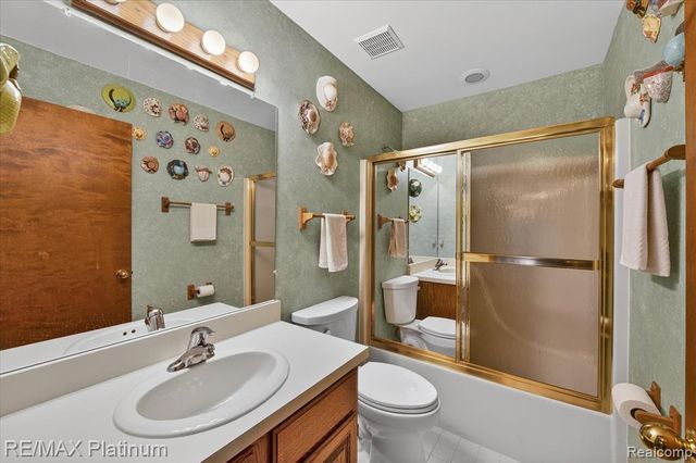 10696 Parker Court, South Lyon, MI 48178