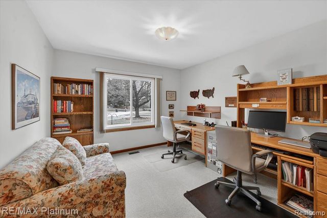 10696 Parker Court, South Lyon, MI 48178