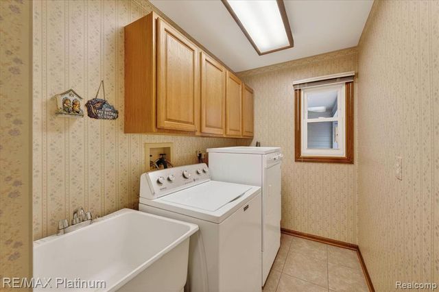 10696 Parker Court, South Lyon, MI 48178