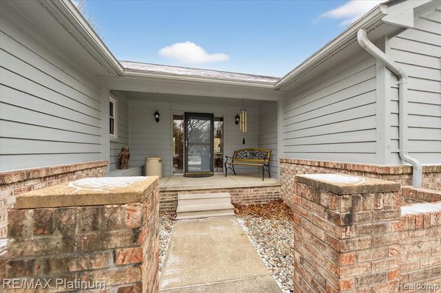 10696 Parker Court, South Lyon, MI 48178