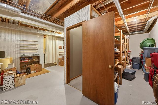 10696 Parker Court, South Lyon, MI 48178