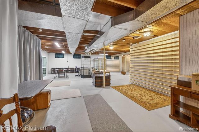 10696 Parker Court, South Lyon, MI 48178