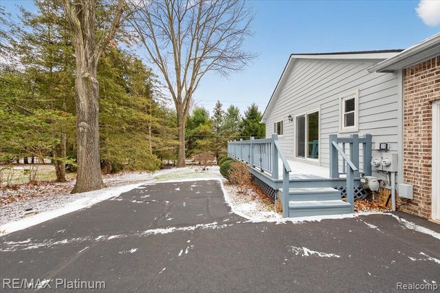 10696 Parker Court, South Lyon, MI 48178