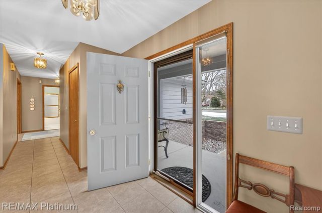 10696 Parker Court, South Lyon, MI 48178