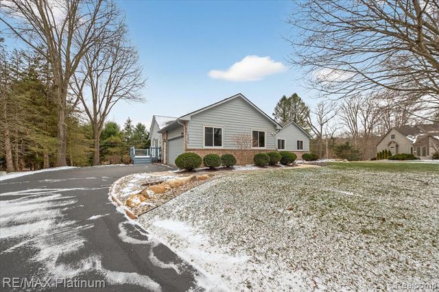 10696 Parker Court, South Lyon, MI 48178