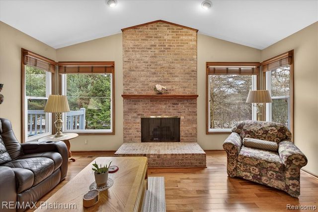 10696 Parker Court, South Lyon, MI 48178