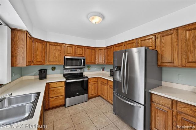 10696 Parker Court, South Lyon, MI 48178