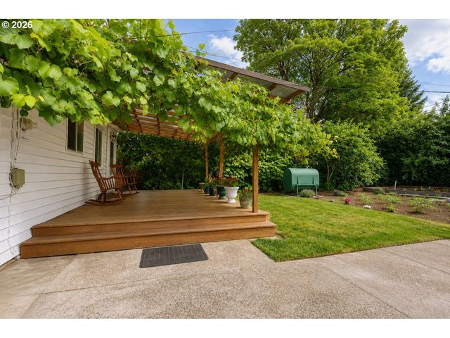 8912 Se CLAY St, Portland, OR 97216
