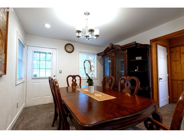 8912 Se CLAY St, Portland, OR 97216