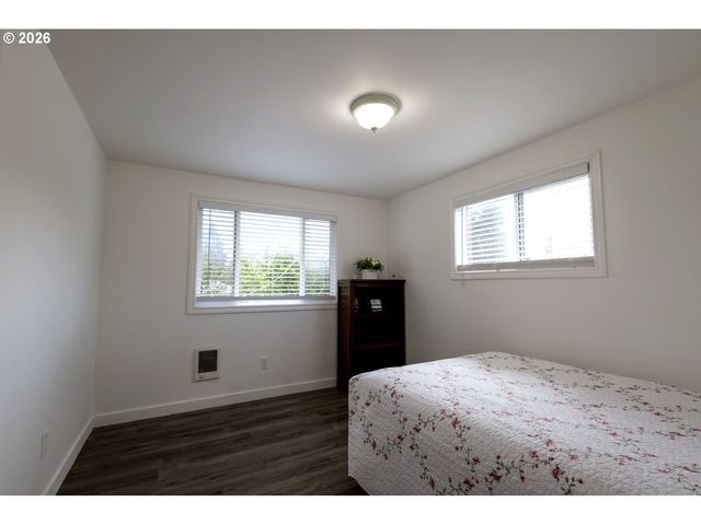 8912 Se CLAY St, Portland, OR 97216