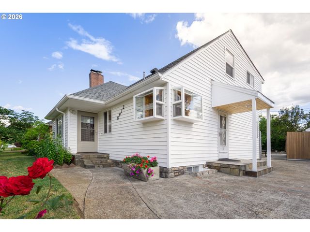 8912 Se CLAY St, Portland, OR 97216