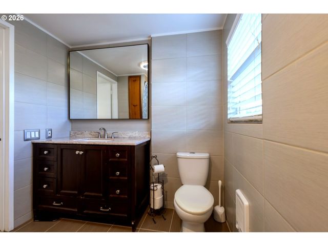 8912 Se CLAY St, Portland, OR 97216