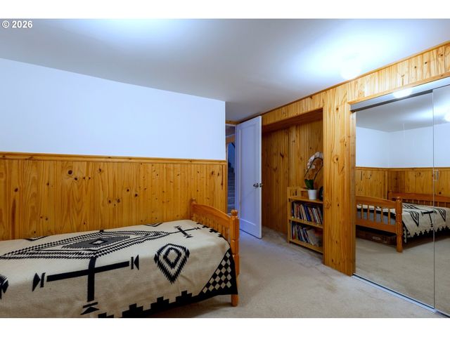 8912 Se CLAY St, Portland, OR 97216