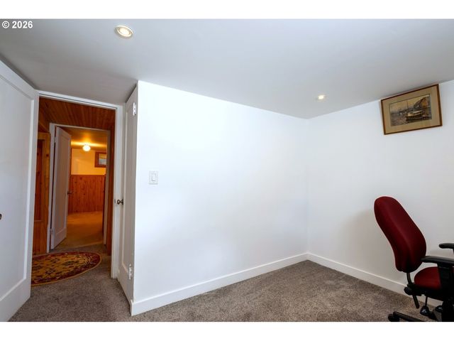 8912 Se CLAY St, Portland, OR 97216