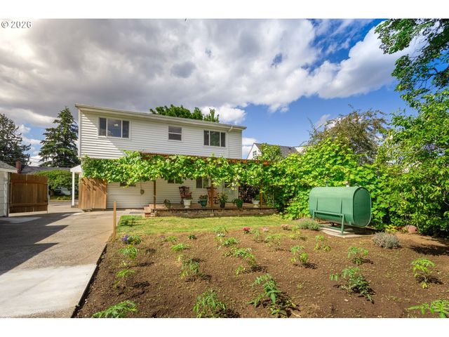 8912 Se CLAY St, Portland, OR 97216