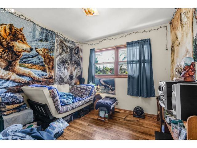 9837 Se REEDWAY St, Portland, OR 97266