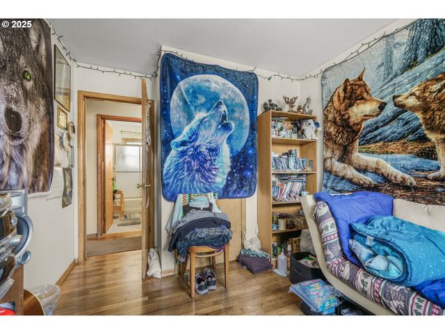 9837 Se REEDWAY St, Portland, OR 97266