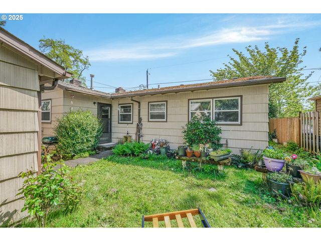 9837 Se REEDWAY St, Portland, OR 97266