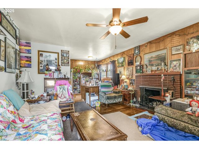 9837 Se REEDWAY St, Portland, OR 97266