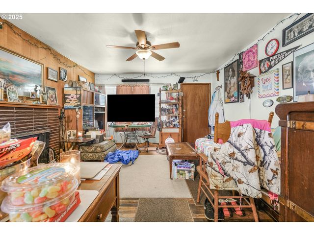 9837 Se REEDWAY St, Portland, OR 97266