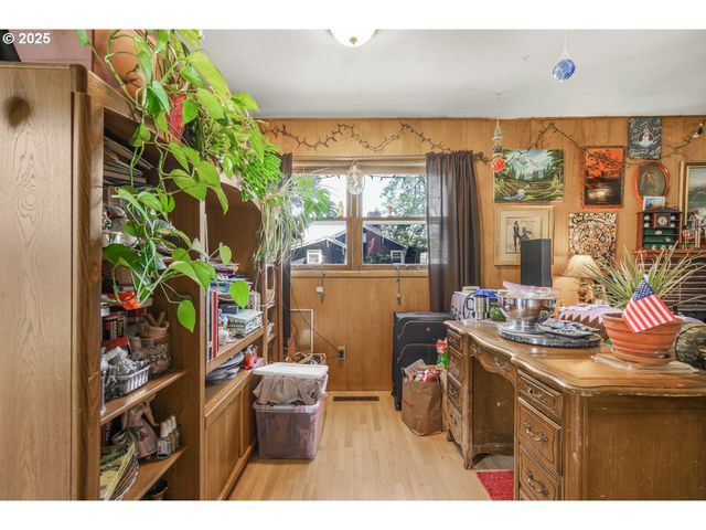 9837 Se REEDWAY St, Portland, OR 97266