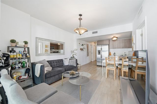 1600 SW 1st Avenue 510, Miami, FL 33129