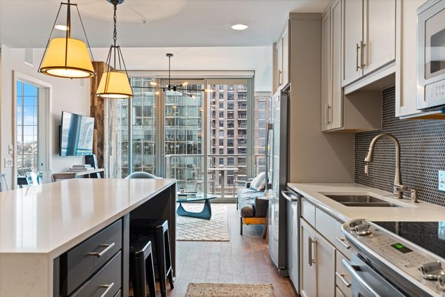 1212 Laurel St Apt 906, Nashville, TN 37203