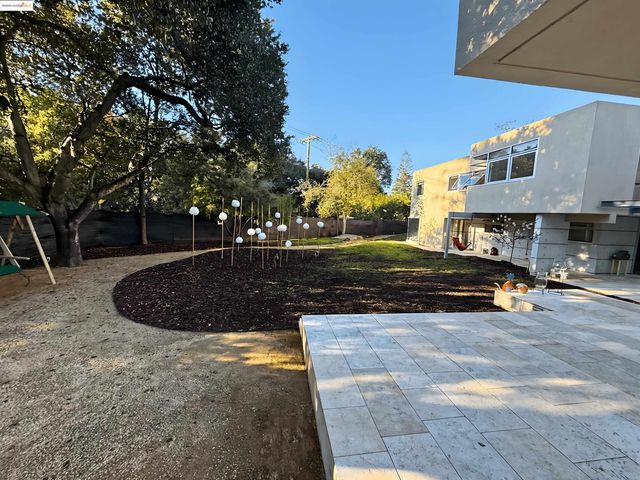 4000 Manzana Lane, Palo Alto, CA 94306