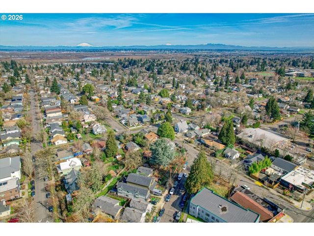 8028 N LOMBARD Way, Portland, OR 97203