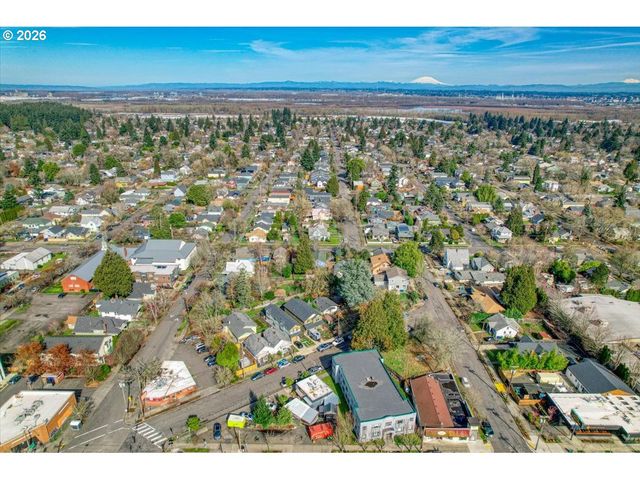 8028 N LOMBARD Way, Portland, OR 97203