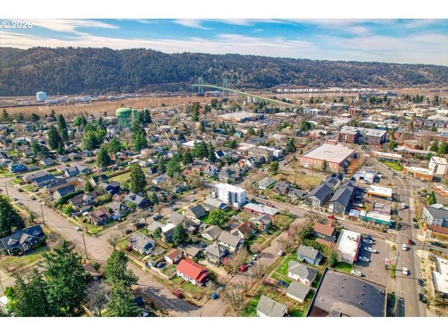 8028 N LOMBARD Way, Portland, OR 97203