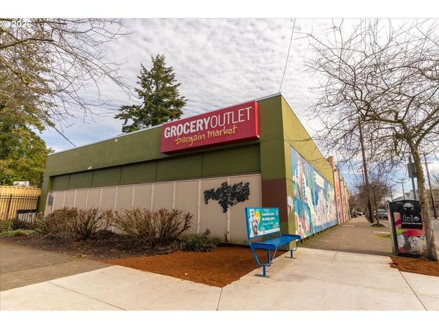 8028 N LOMBARD Way, Portland, OR 97203