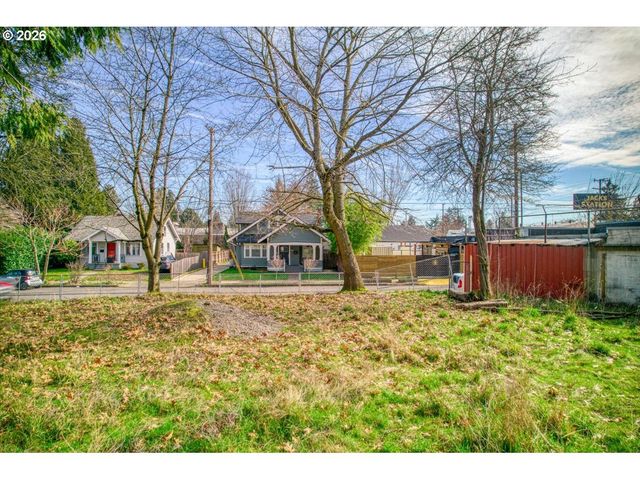 8028 N LOMBARD Way, Portland, OR 97203