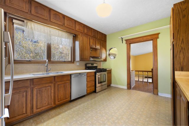 810 3rd St SE, Minot, ND 58701