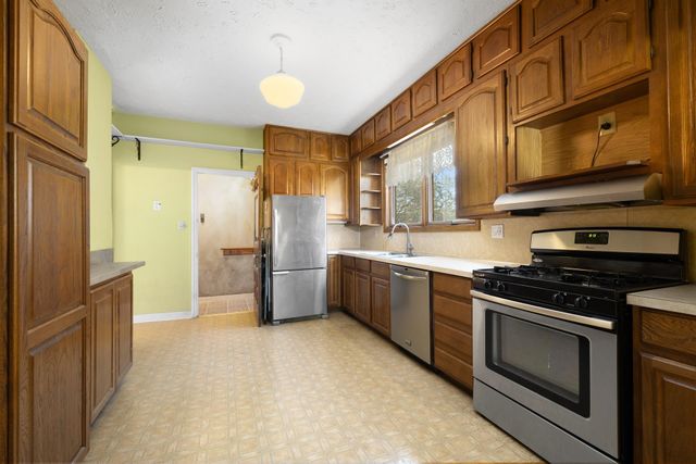 810 3rd St SE, Minot, ND 58701