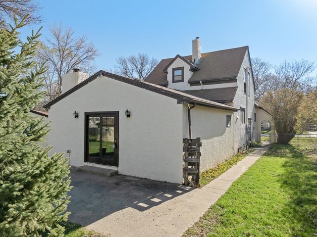 810 3rd St SE, Minot, ND 58701