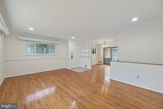 3004 JAMESTOWN CT, Woodbridge, VA 22192
