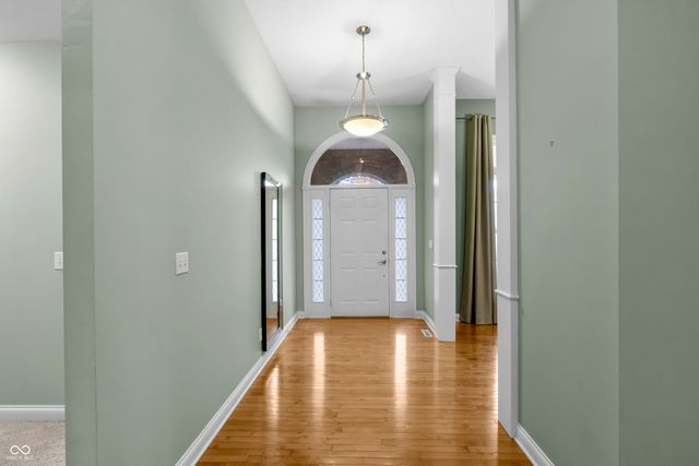 3901 Terrace Woods Drive, Columbus, IN 47201