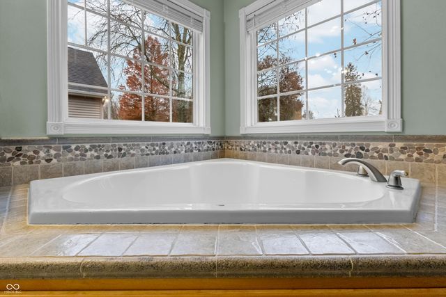 3901 Terrace Woods Drive, Columbus, IN 47201