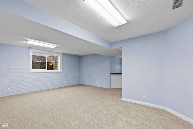 3901 Terrace Woods Drive, Columbus, IN 47201